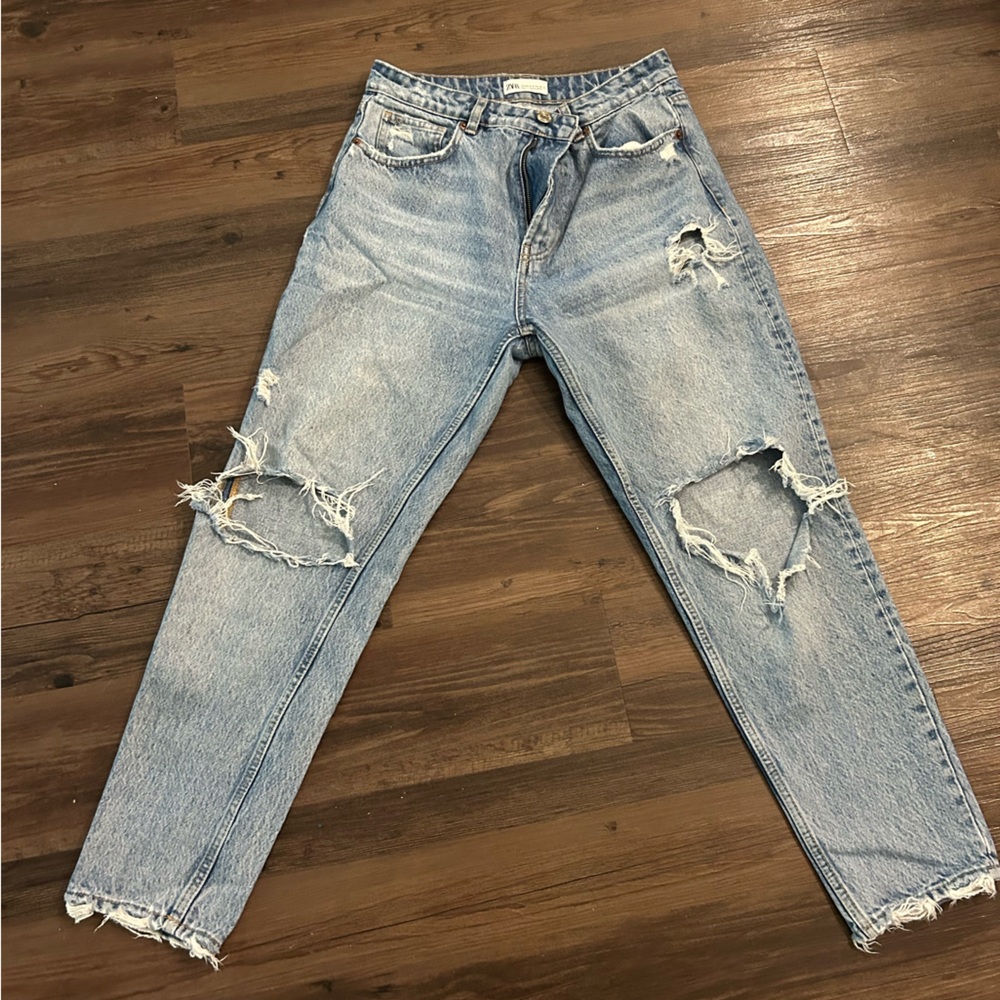 Zara RIPPED MOM FIT JEANS size 8